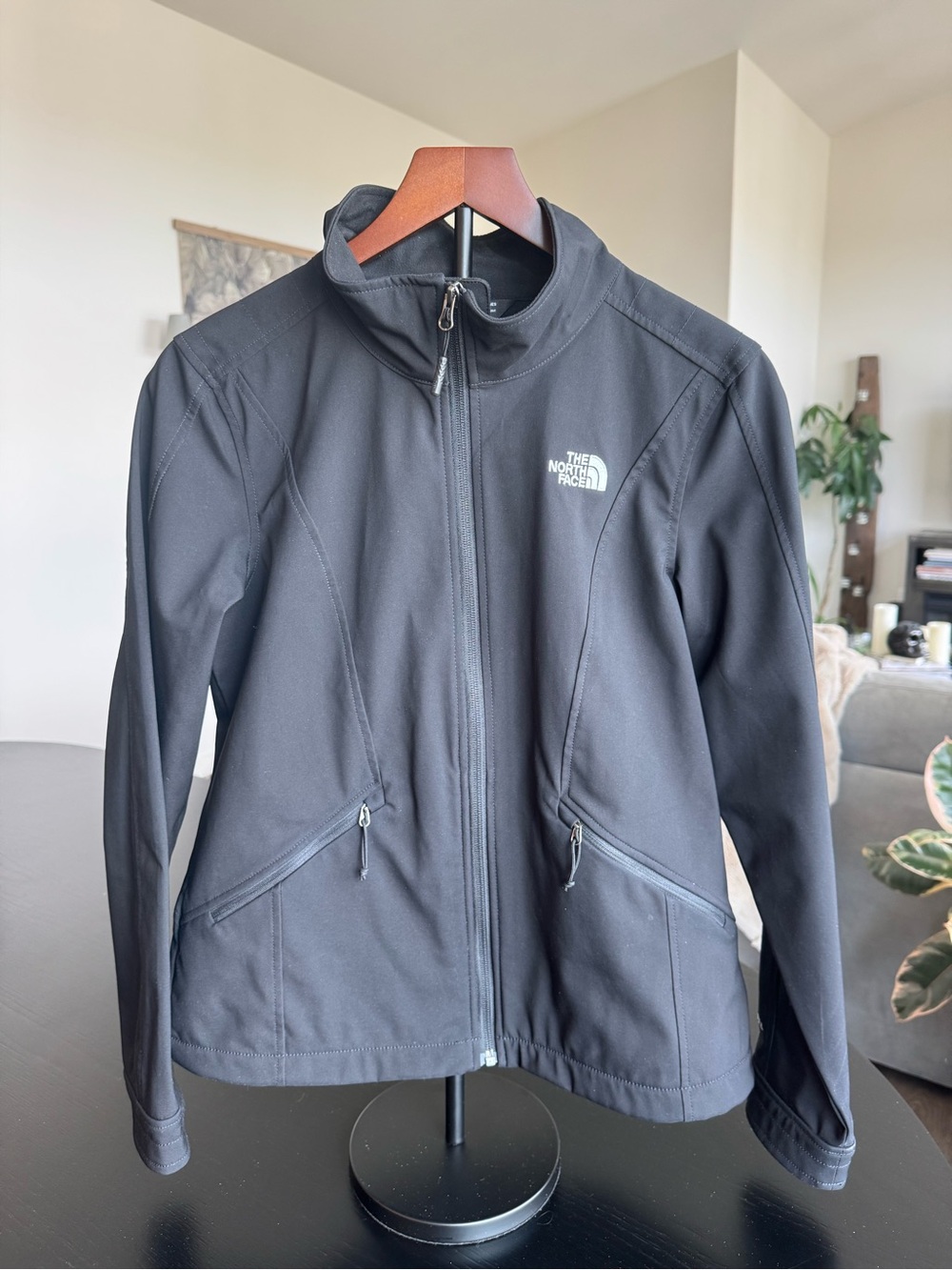 The North Face Women's Black Full-Zip Softshell Jacket